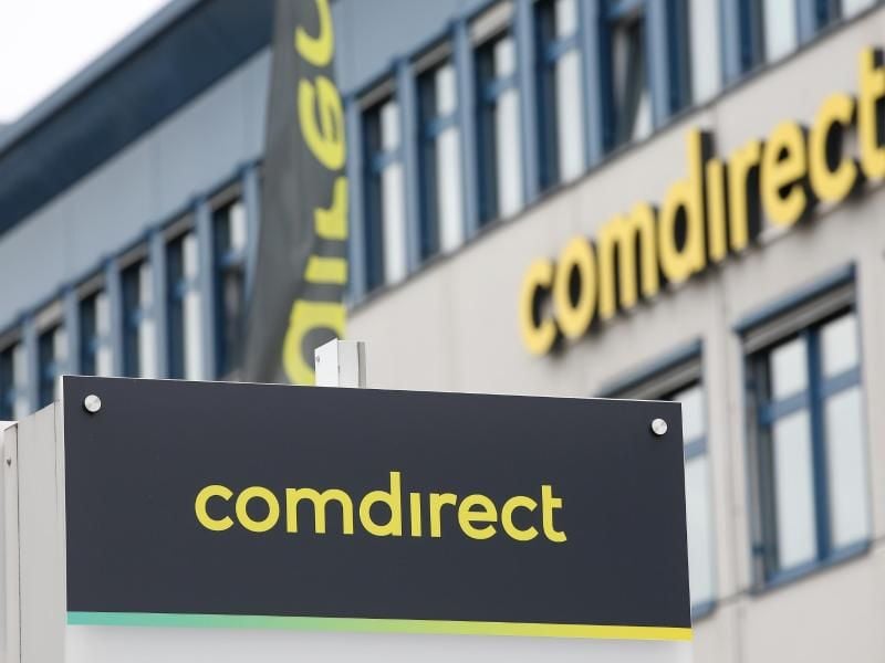 Das Logo der Comdirect Bank AG. Foto: Bodo Marks/dpa/Archivbild
