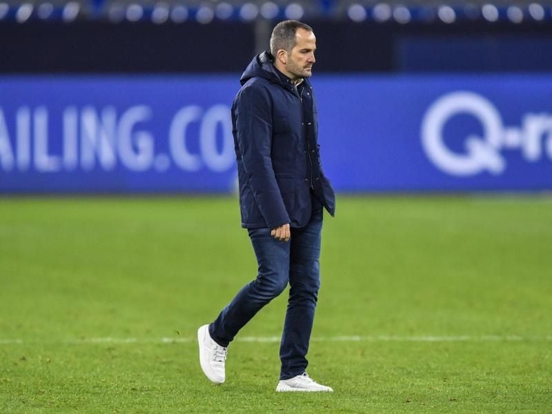 Auch Trainer Manuel Baum konnte die Negativserie beim FC Schalke 04 nicht stoppen. Foto: Martin Meissner/Pool AP/dpa
