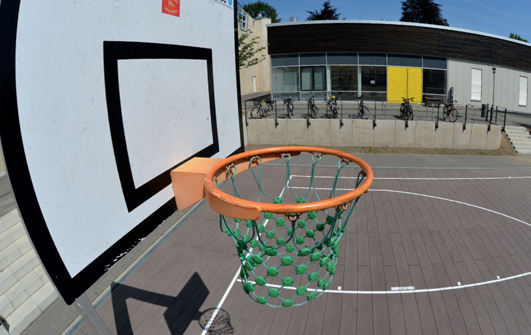 Der Basketballplatz am Bestehornpark muss Ende Mai wegen der Reparatur des Spielfeldes gesperrt werden.