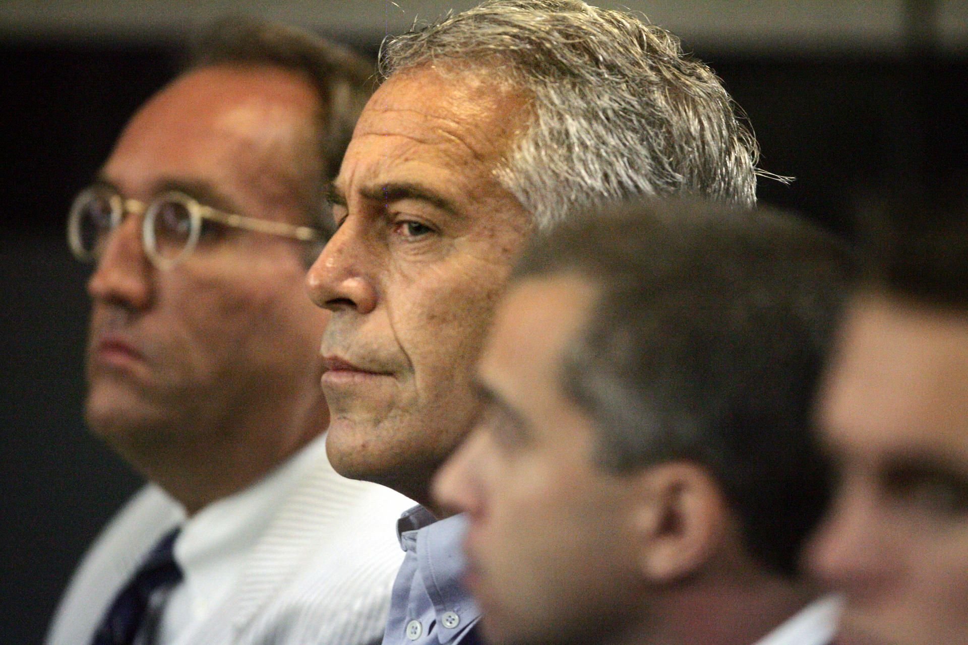 Jeffrey Epstein (M.) im Jahr 2008