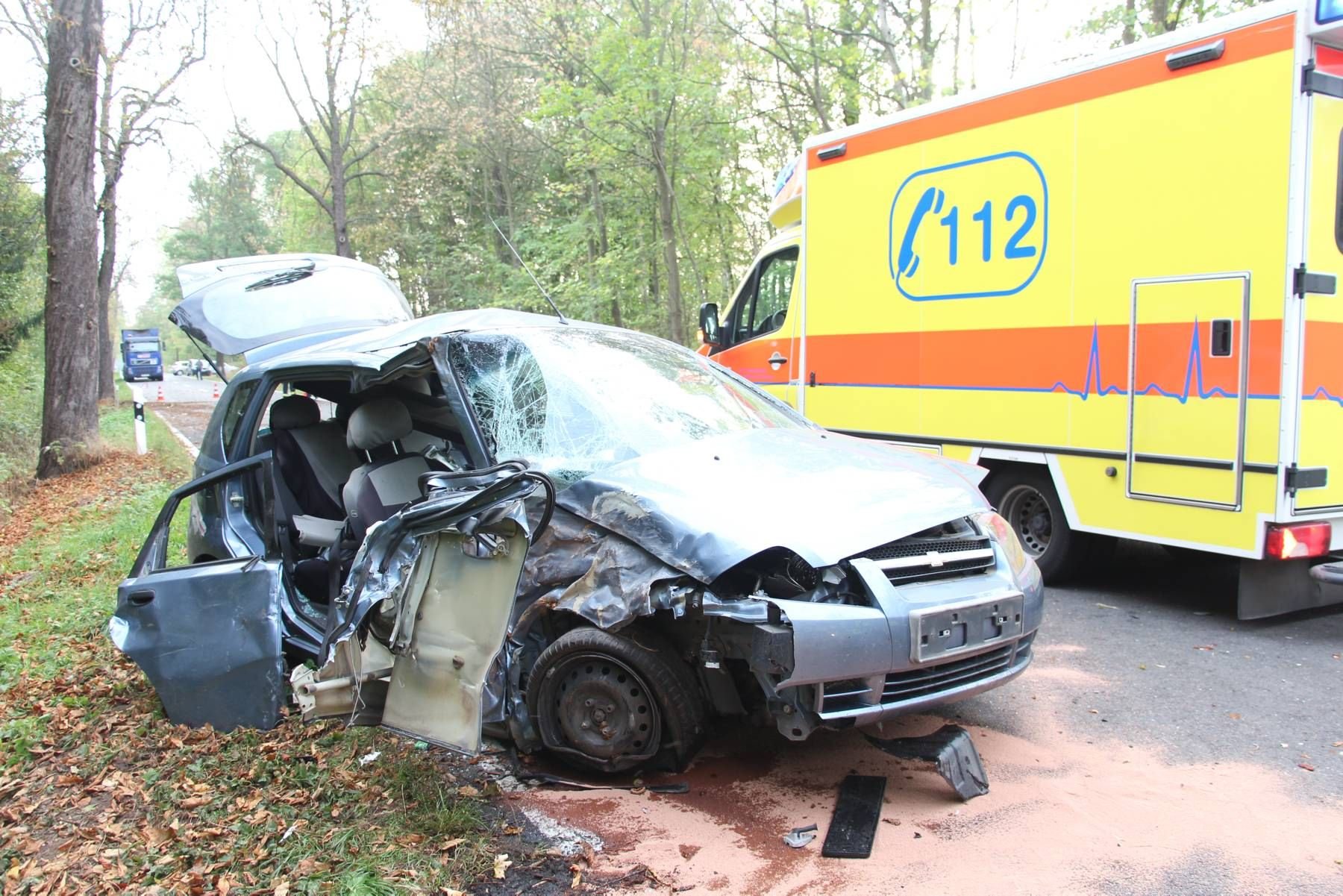 Unfall auf der Landstraße zwischen Allstedt und Lodersleben.