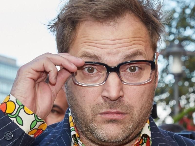 Komiker Dieter Tappert alias Paul Panzer richtet seine Brille. Foto: Georg Wendt/dpa/Archivbild
