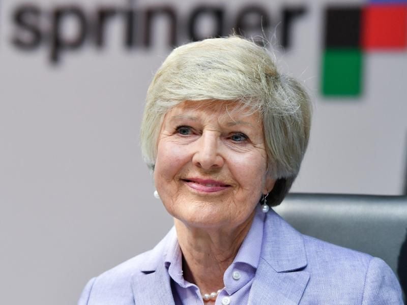 Friede Springer wurde geehrt. Foto: Jens Kalaene/Archiv