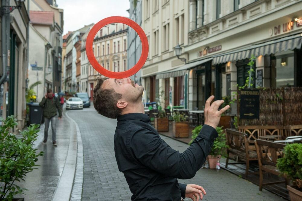 Albrecht Brunner ist Arzt, Dreifach-Vater - und ein Meister im Jonglieren.