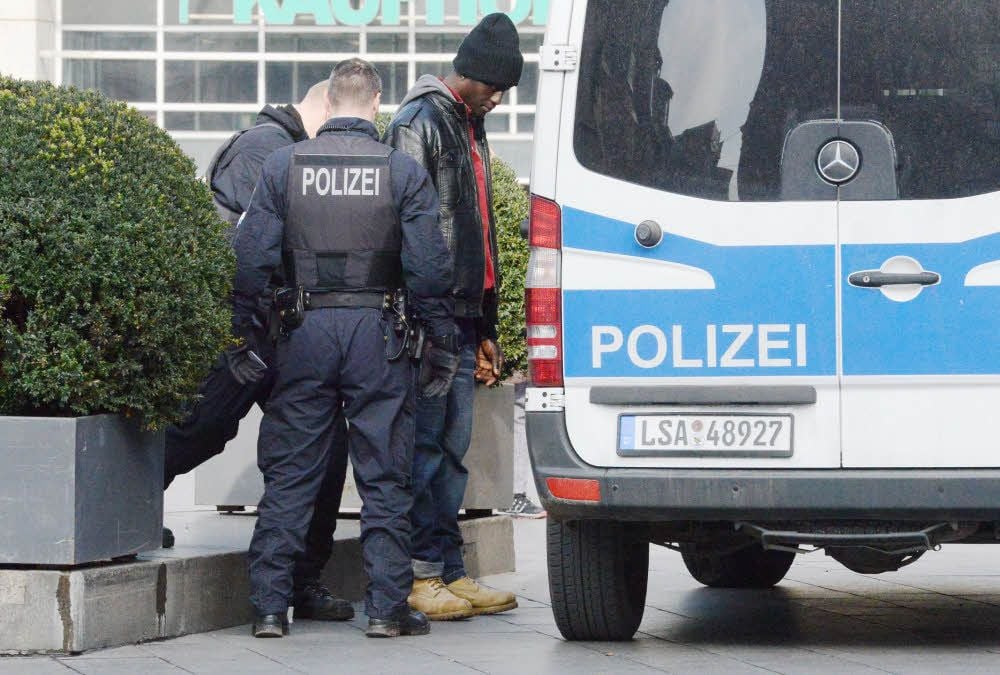 In Halle kontrolliert die Polizei verstärkt Brennpunkte.
