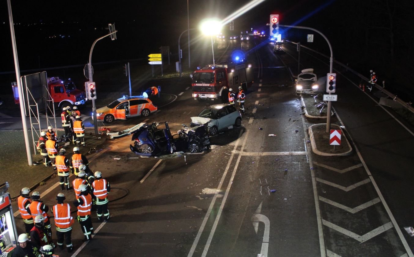 Nach einem schweren Unfall Anfang des Jahres mit einem Toten, zwei Schwer- und einer Leichtverletzten hat die Staatsanwaltschaft Aachen Mordanklage gegen den Unfall-Fahrer erhoben.