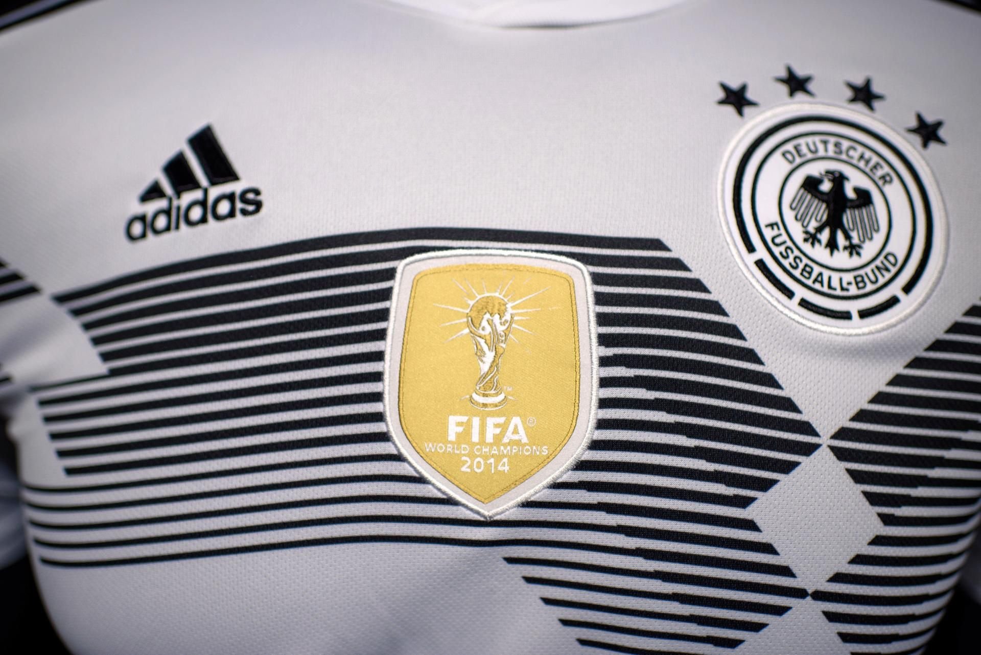 Das Trikot der deutschen Herren-Fußballnationalmannschaft für die FIFA Fußball-Weltmeisterschaft in Russland 2018.