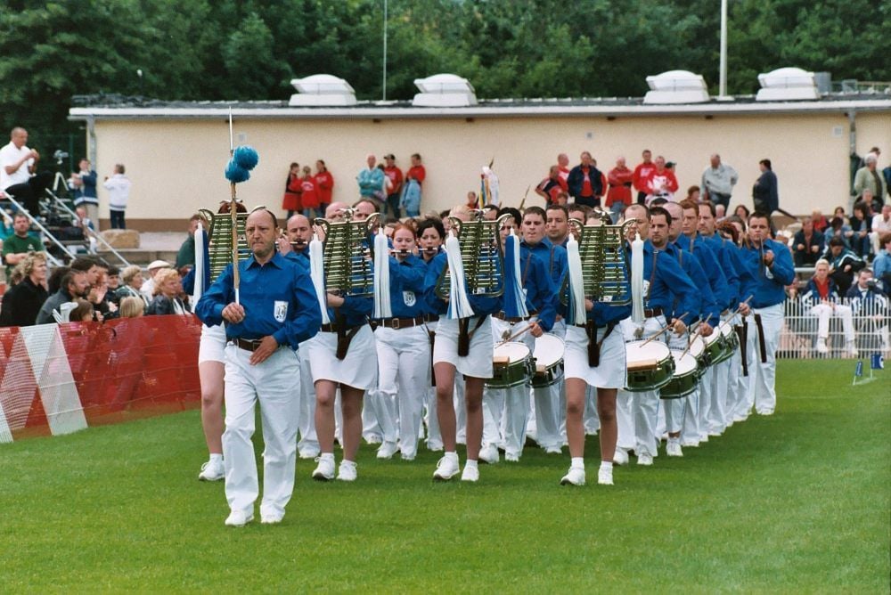 Der Hettstedter Spielmannszug bei der Deutschen Meisterschaft der Spielleute im Jahr 2004 in Apolda.