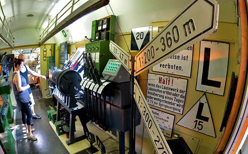 Viel Nostalgisches aus der Bahnhistorie ist im Museumszug zu entdecken.