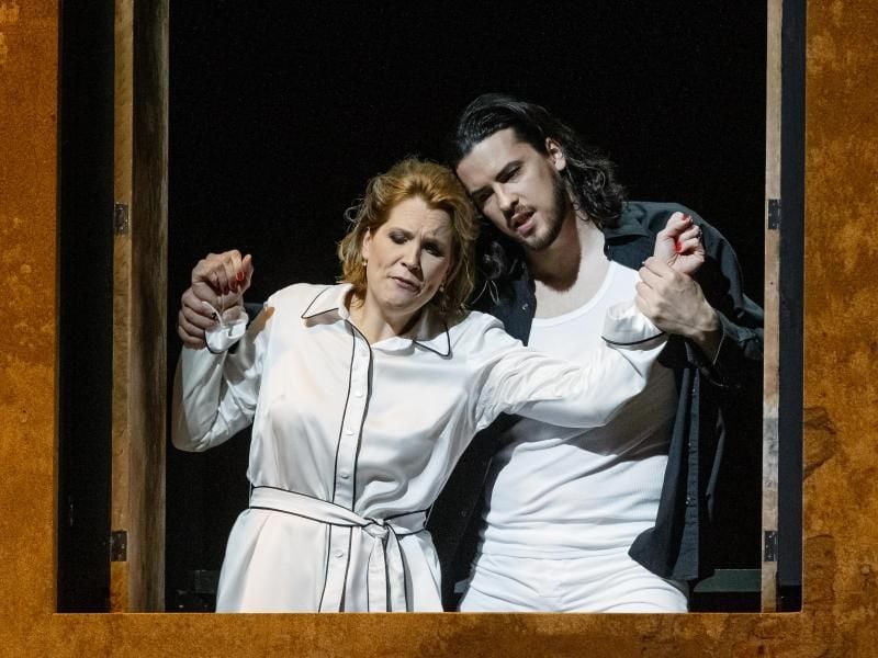 Die Sänger Julia Kleiter als Donna Anna und Andrè Schuen als Don Giovanni. Foto: Markus Scholz/dpa/Archivbild