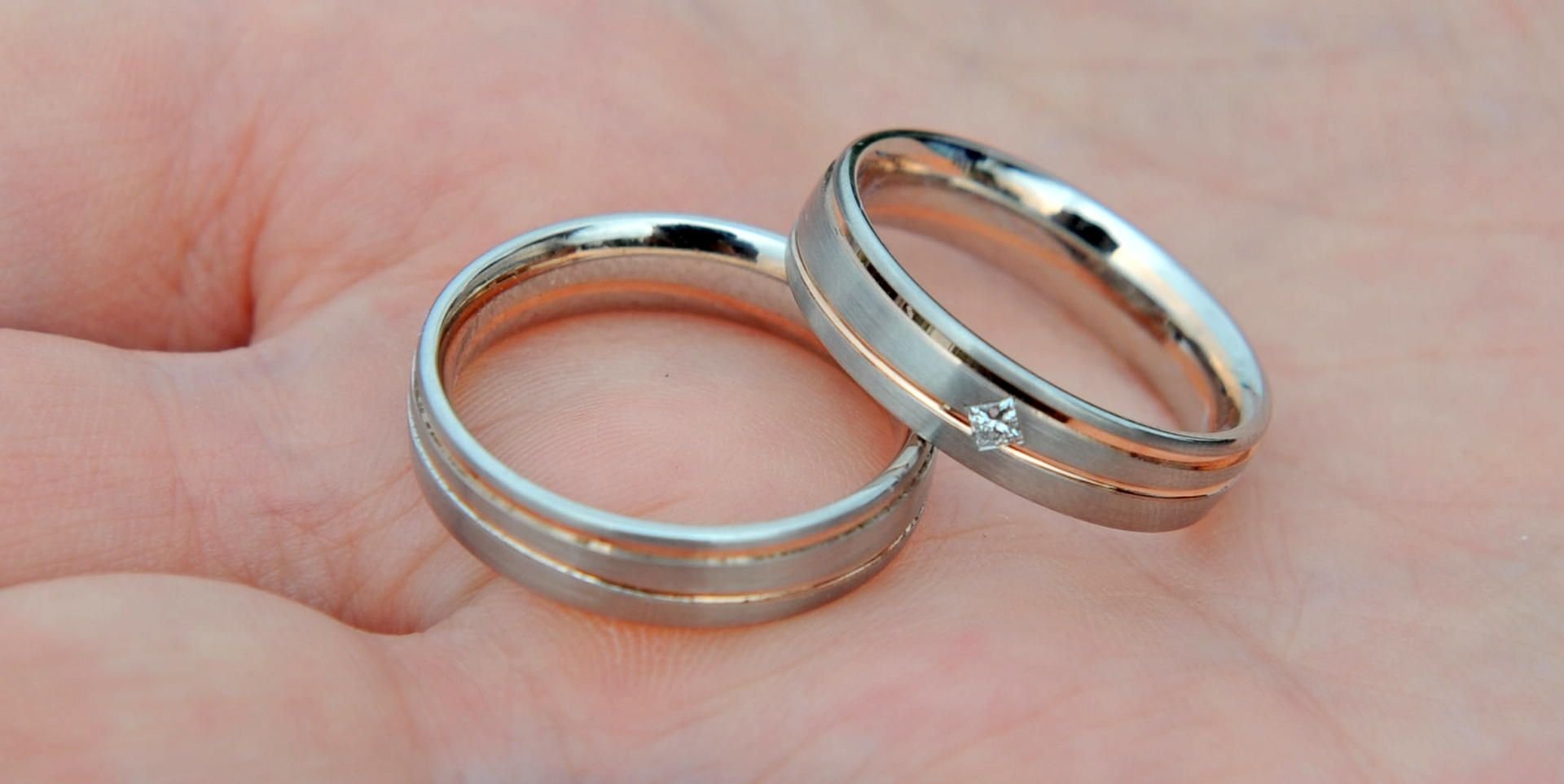Eine Frau aus Mansfeld-Südharz ist auf einen Heiratsschwindler hereingefallen.
