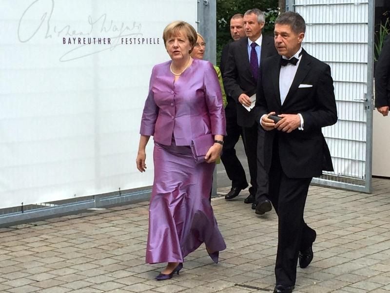 Bundeskanzlerin Angela Merkel 2016 mit ihrem Ehemann Joachim Sauer bei den Festspielen in Bayreuth. Foto: Britta Schultejans