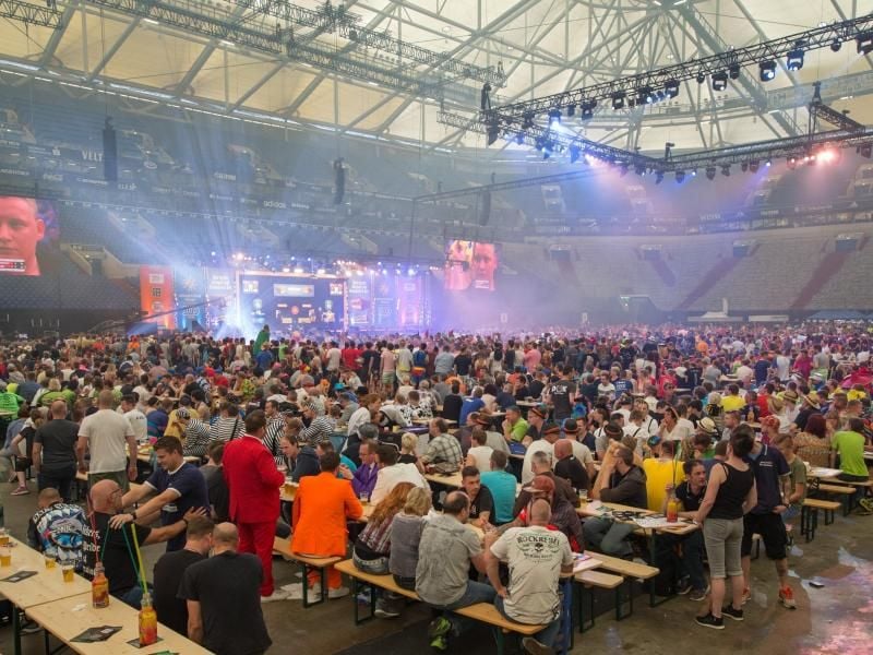 19.000 Darts-Fans lockte das German Masters nach Gelsenkirchen. Foto: Friso Gentsch