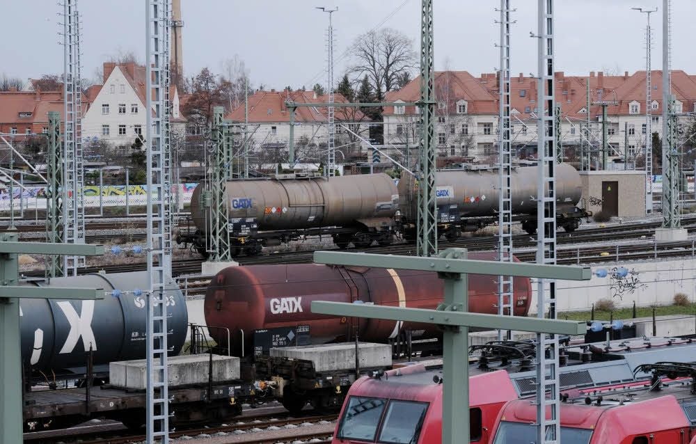 Das Thaerviertel grenzt an die neue Zugbildungsanlage des Güterbahnhofs in Halle. Der Betrieb läuft rund um die Uhr. Vor allem nachts fühlen sich Anwohner durch den Lärm belästigt. Die Bahn ist noch dabei, den Schallschutz entlang des Viertels zu installieren.