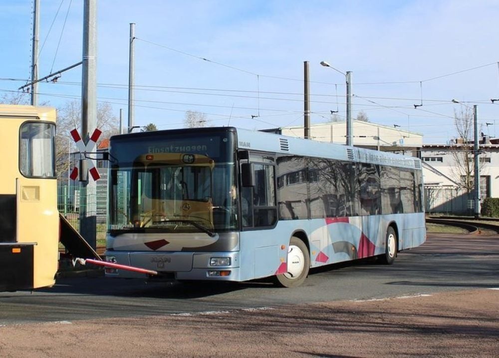 Der „Hochwasserbus“ gehört nun zur Flotte der Nahverkehrsfreunde und wird aufbereitet.
