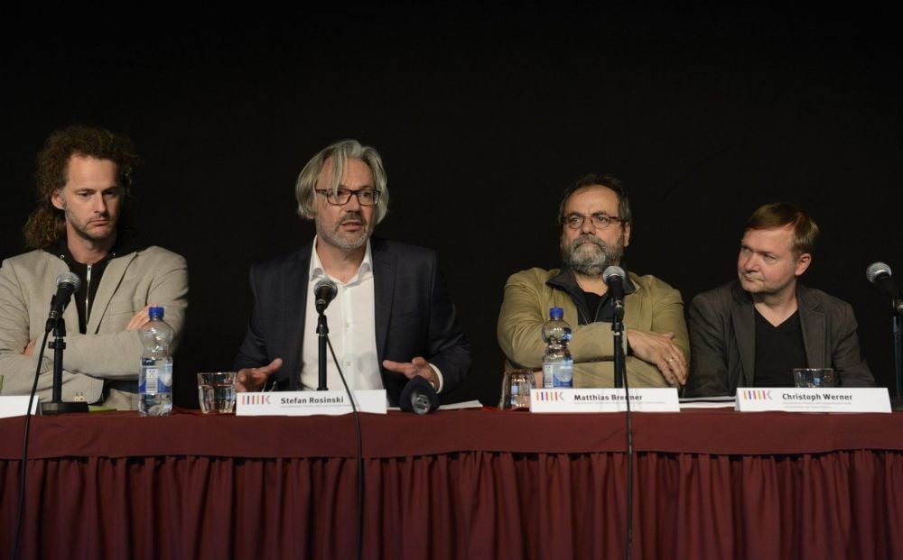 2016 saßen Florian Lutz, Stefan Rosinski, Matthias Brenner und Christoph Werner (von links) das erste Mal gemeinsam vor der Presse. Brenner und Werner werden Halle für weitere fünf Jahre erhalten bleiben. Lutz wechselt 2021 als Intendant an das Staatstheater nach Kassel.