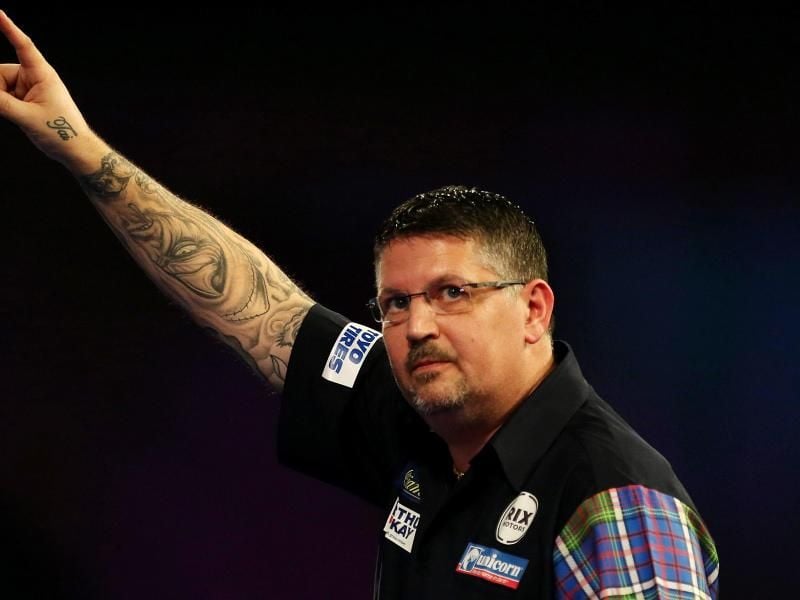 Doppel-Weltmeister Gary Anderson startet am heutigen Montag mit der Partie gegen den Nordiren Dolan in die Darts-WM. Foto: Steven Paston/PA Wire