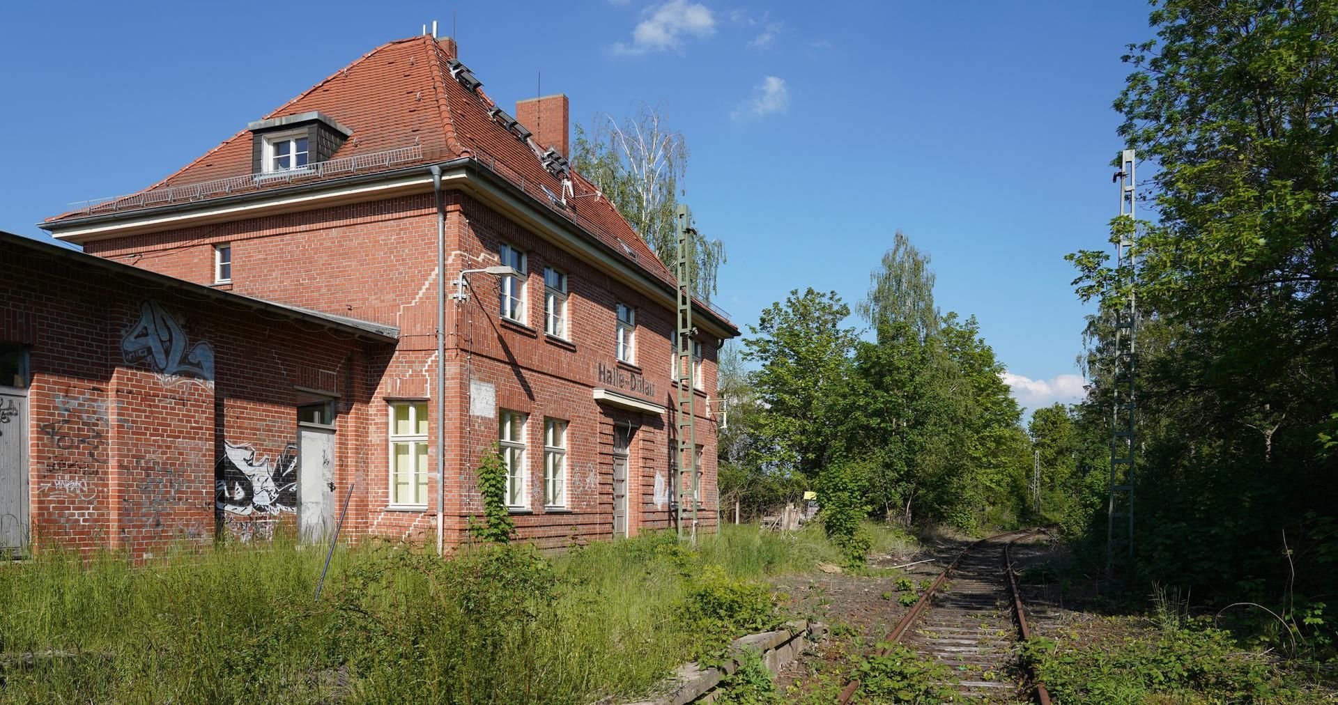 Der ehemalige Bahnhof Dölau in Halle.