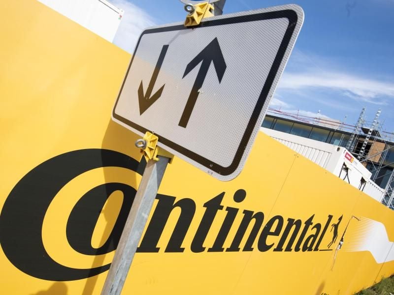 Continental ist in einem tiefen Umbruch zu mehr Software, Sensorik und Elektronik. Weltweit könnte dies bis zu 30.000 Jobs treffen. Foto: Julian Stratenschulte/dpa