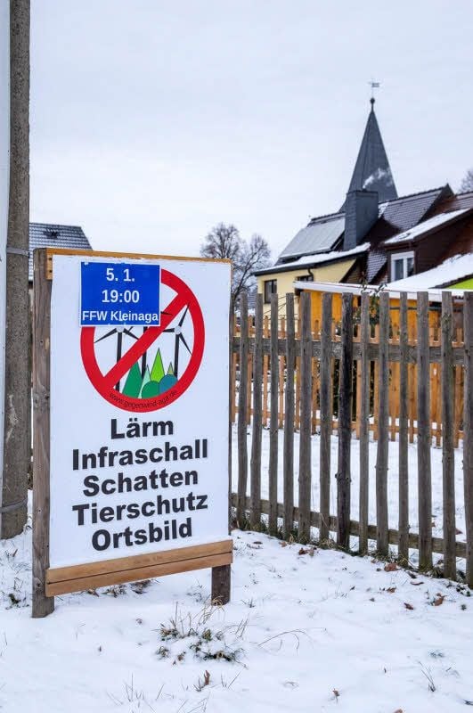 Ein Transparent in Schellbach kündet von der Sorge von Einwohnern.