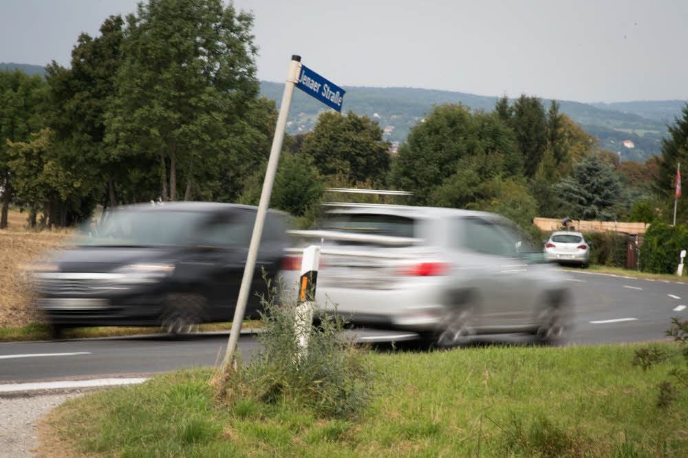 Schieflage: Die Erneuerung der Jenaer Straße (B88) in Naumburg lässt seit Langem auf sich warten.