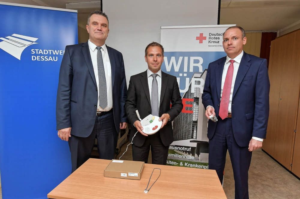 Stadtwerke und DRK gehen für ein neues Hausnotrufsystem gemeinsam neue Wege.