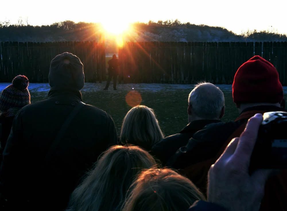 Winterromantik: Zahlreiche Besucher erleben am Mittwochabend den Sonnenuntergang am Gosecker Observatorium.