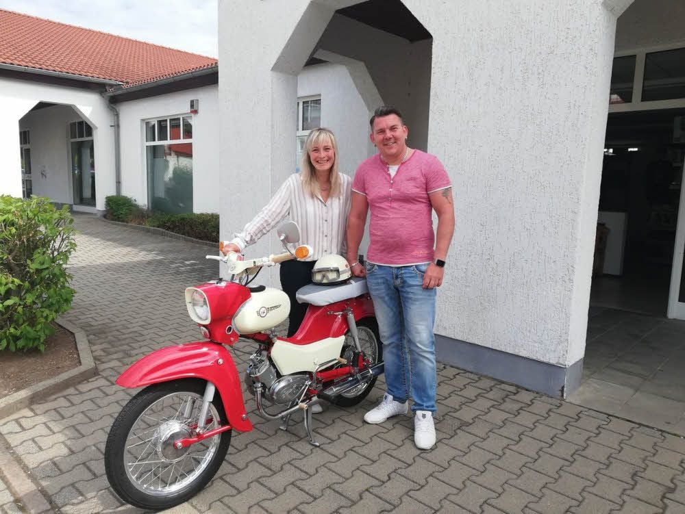 Sarah und Daniel Stehlik betreiben gemeinsam den Ersatzteilhandel Stehlik in Zeitz-Ost.