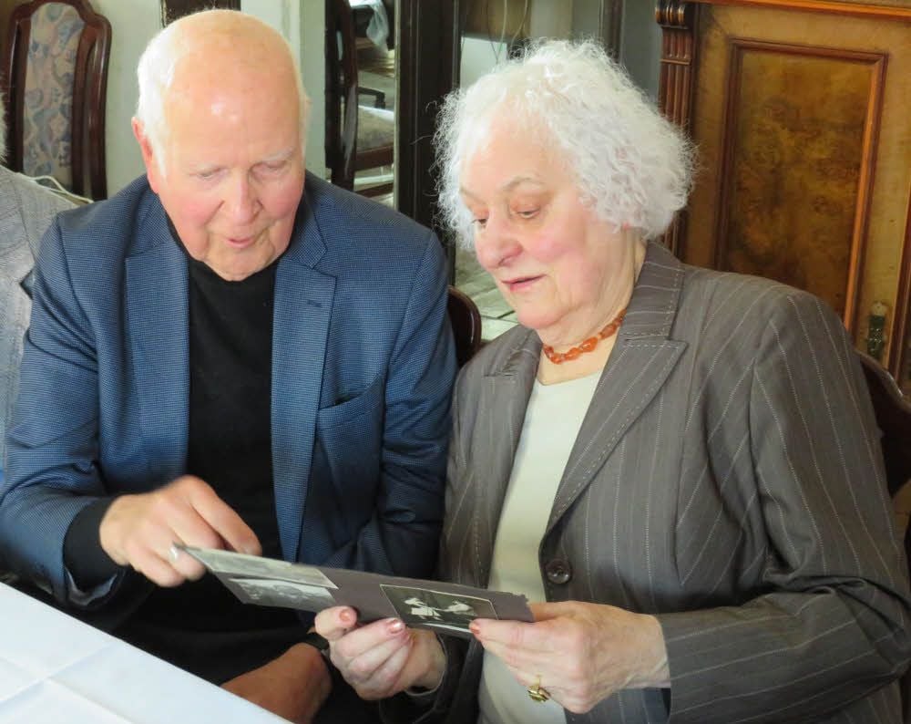Es war der innige Wunsch von Rose-Marie Stoye (89), passionierte Gesangspädagogin, Ernst-Albert Naether (83), noch einmal zu begegnen. Dieser Wunsch erfüllte sich im Stadtarchiv.
