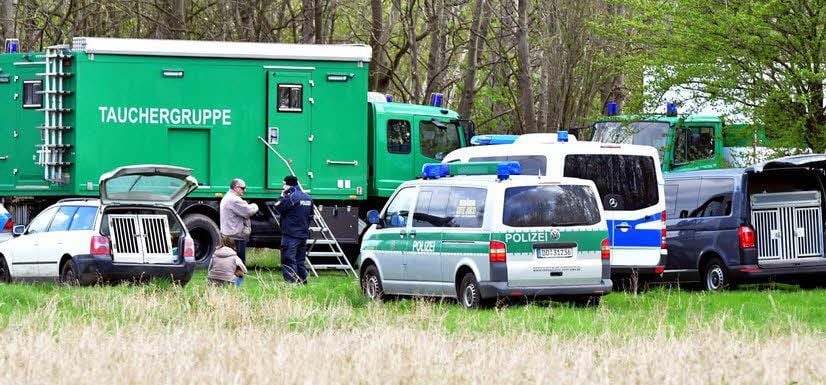Leipziger Polizeitaucher fanden schließlich die Tote im See.