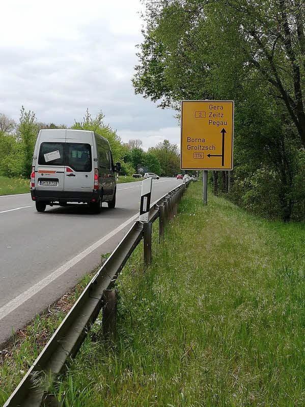 Kurz vor Pegau mündet die B 176 auf die Bundesstraße 2 und endet hier. Eine Verbindung von Pegau nach Hohenmölsen wünschen sich nicht nur die Bürgermeister der beiden Kleinstädte.