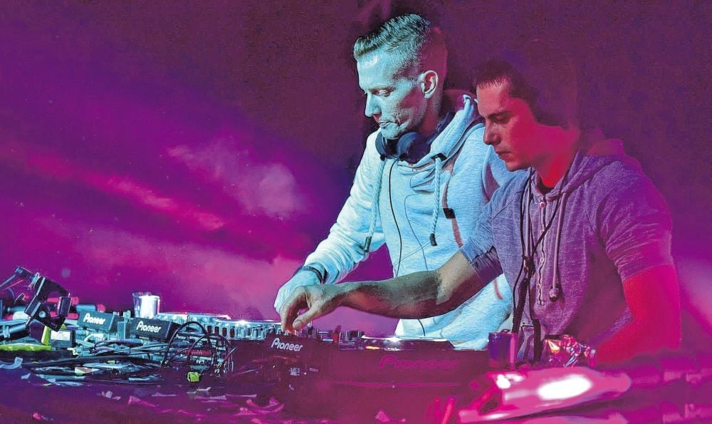 Das DJ-Duo Spike D und Nico Wendel ist „Gestört aber GeiL“.