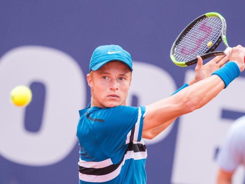 Talent Rudolf Molleker hat beim Tennisturnier in Hamburg das Achtelfinale erreicht. Foto: Daniel Bockwoldt
