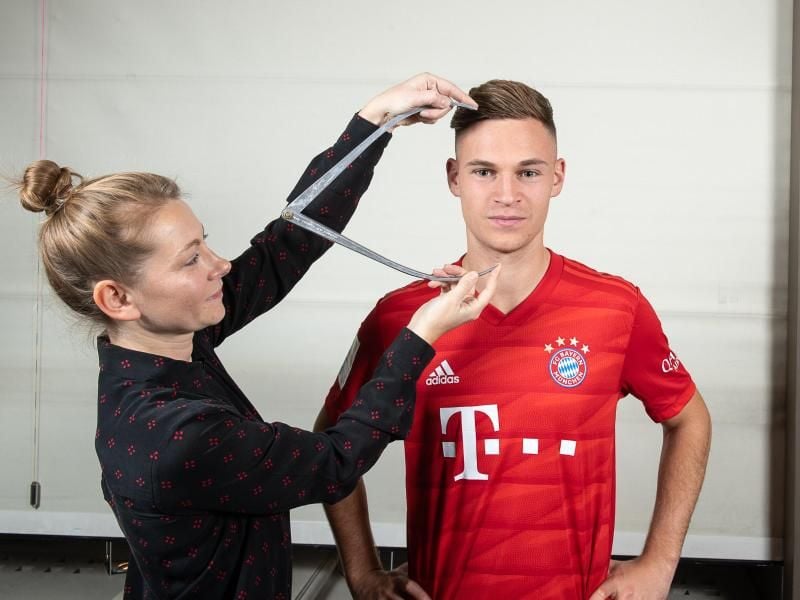 Vermessung für's Madame Tussauds: Bayern-Profi Joshua Kimmich. Foto: -/Madame Tussauds Berlin/dpa