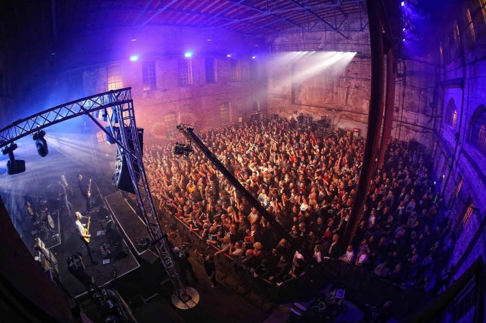 Die Band Feine Sahne Fischfilet und ihr Sänger Jan „Monchi“ Gorkow im November 2018 in der Brauerei.