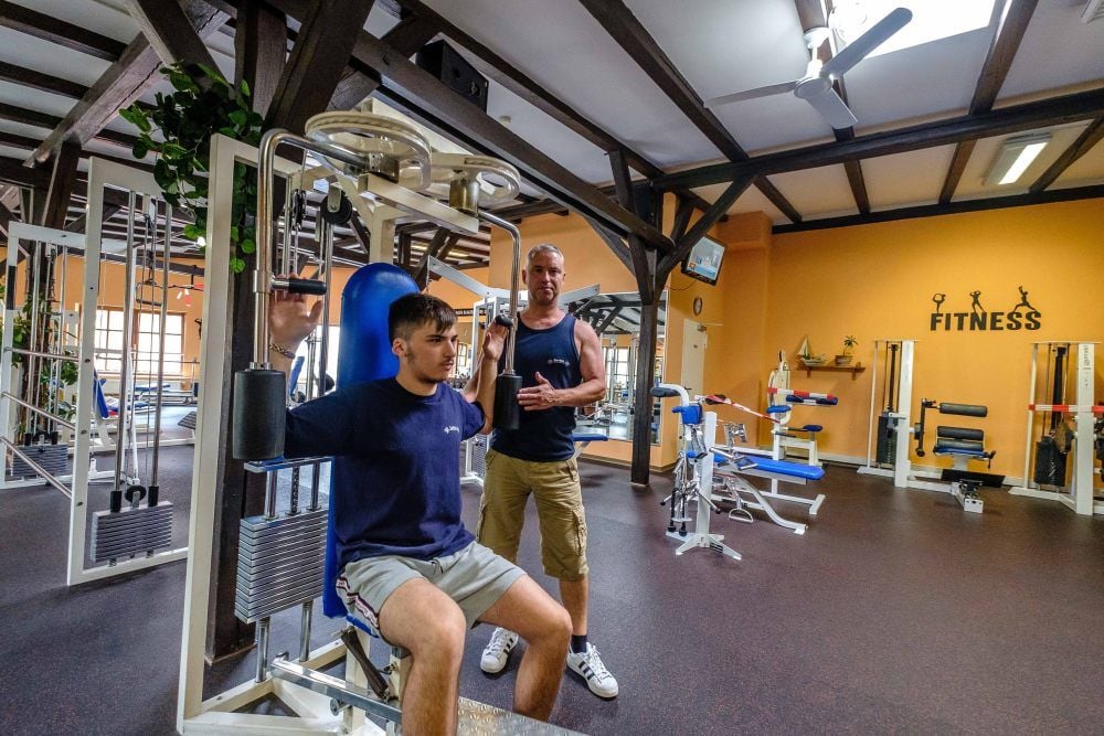 Lukas Bartsch (links) und Enrico Specht in der Wittenberger Fitness-World