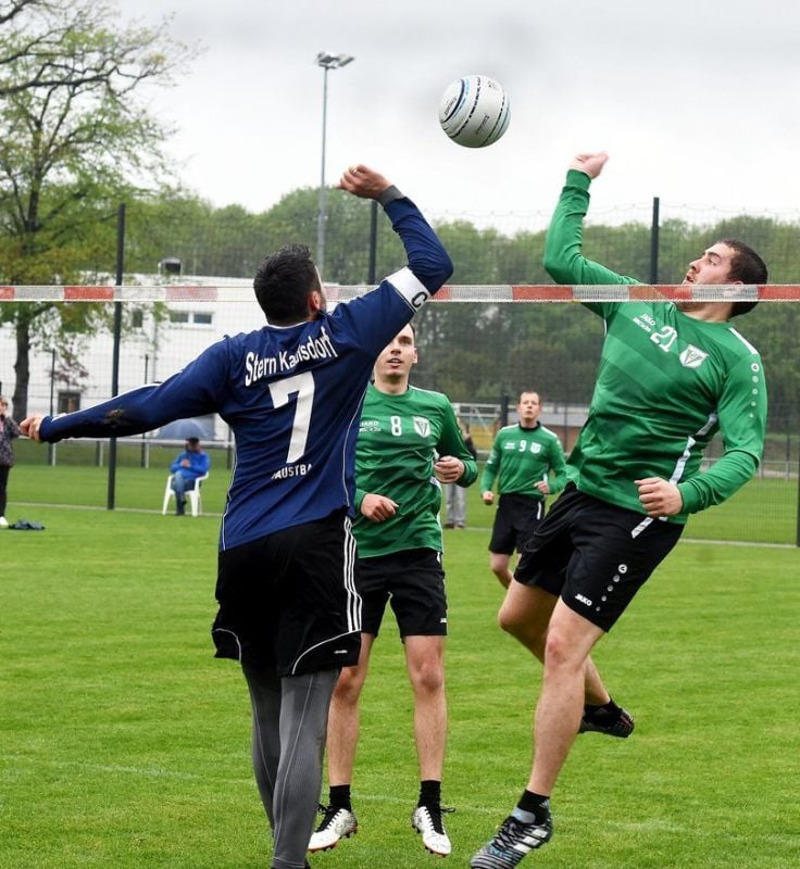 Die Spielgemeinschaft Merseburg/Zeitz (grüne Trikots) will in diesem Jahr die Top-Teams herausfordern.