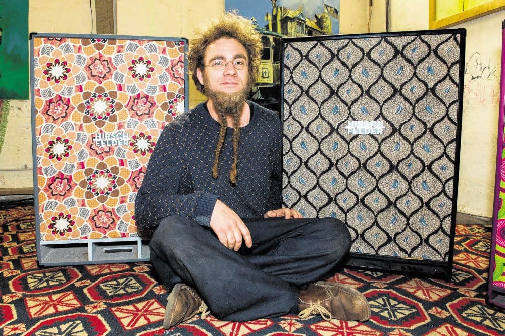 Jacob Hirschfelder macht gern vieles selbst, so wie seine bunten Laustprecherboxen.