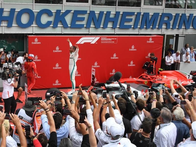 Die Formel 1 könnte in ihren Not-Kalender auch ein Rennen auf dem Hockenheimring aufnehmen: Lewis Hamilton feierte 2018 dort einen Sieg. Foto: Uli Deck/dpa