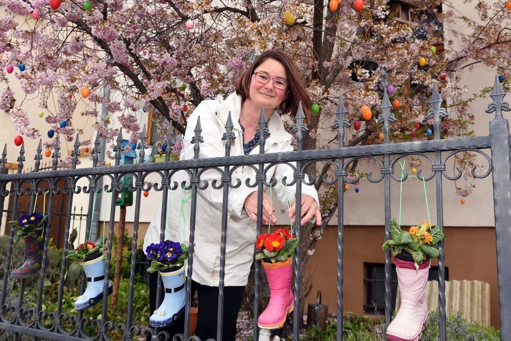 Wie kreativ Stefanie Schnell-König ist, zeigt sich bereits im Vorgarten des Hauses, in dem sich auch ihre „Kinderstube“ befindet.