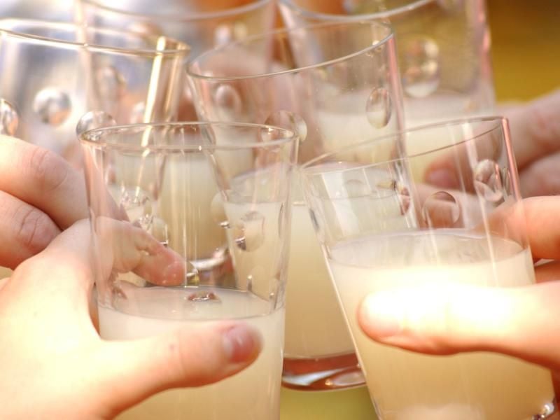 Federweißer schmeckt am besten auf halbem Weg vom Traubensaft zum Wein. Dann sind Süße, Alkohol und Fruchtsäure in guter Balance. Foto: DWI/Deutsches Weininstitut