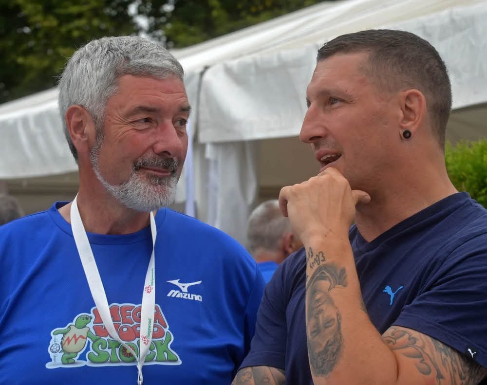 Holger Sasse (l.) und Stefan Kretzschmar fachsimpeln.
