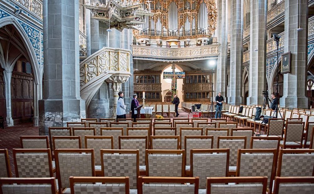 Leere Plätze in der Marktkirche von Halle: Wegen der Corona-Pandemie werden Gottesdienste aufgezeichnet und im Internet übertragen.
