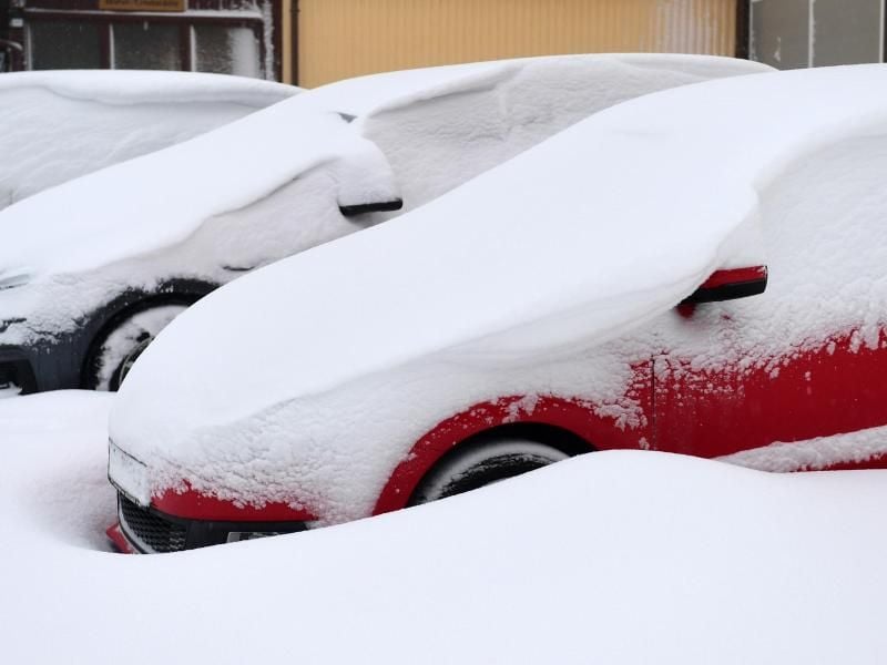 Im Winter ist die Verlockung groß, beim Einsteigen sofort die Heizung einzuschalten. Doch das ist kontraproduktiv. Foto: Hendrik Schmidt