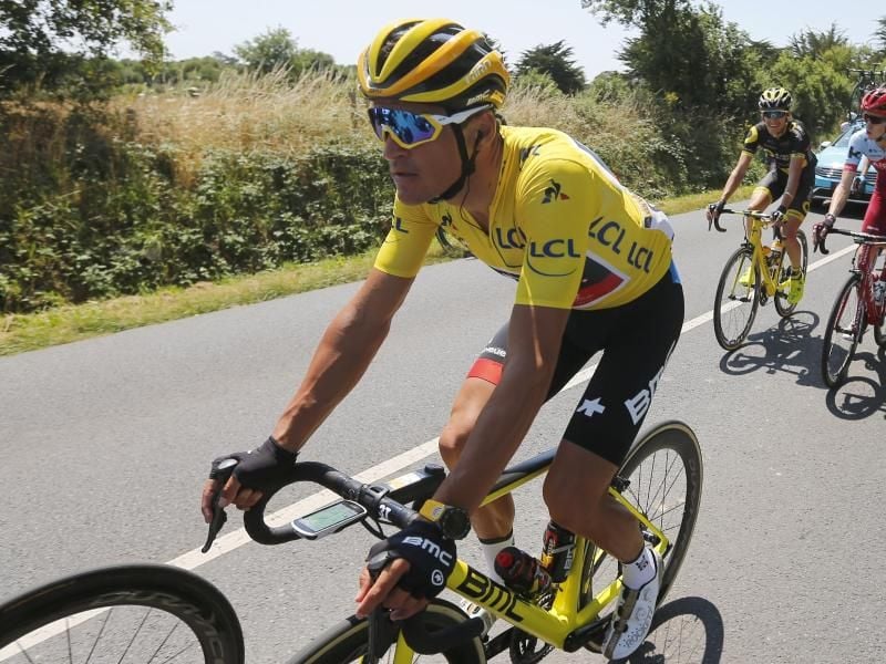 Der Belgier Greg Van Avermaet verteidigte erfolgreich sein Gelbes Trikot. Foto: Peter Dejong/AP