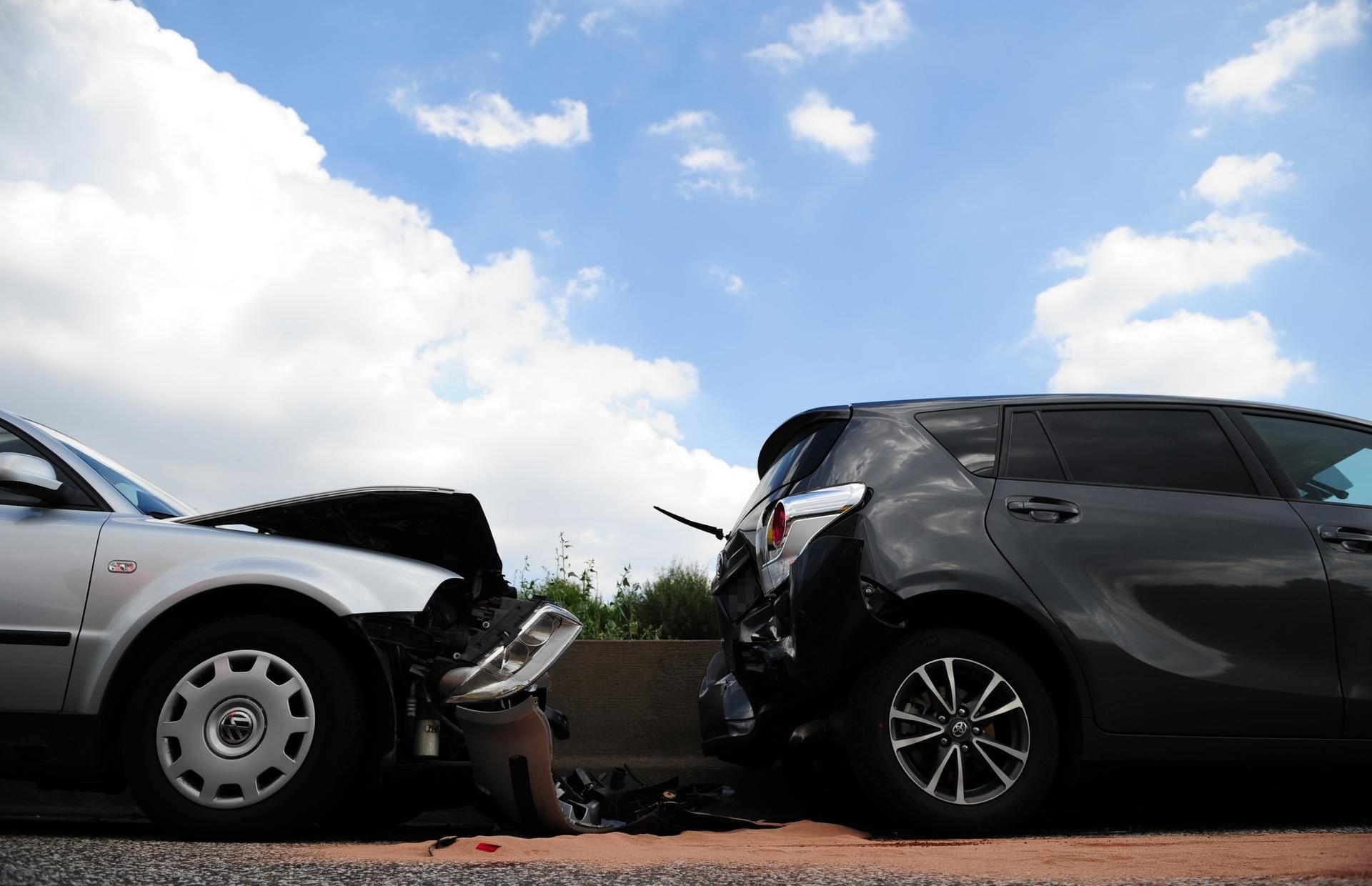 Nach einem Verkehrsunfall versuchen Versicherer mit vielen Tricks, die Entschädigung möglichst gering zu halten.
