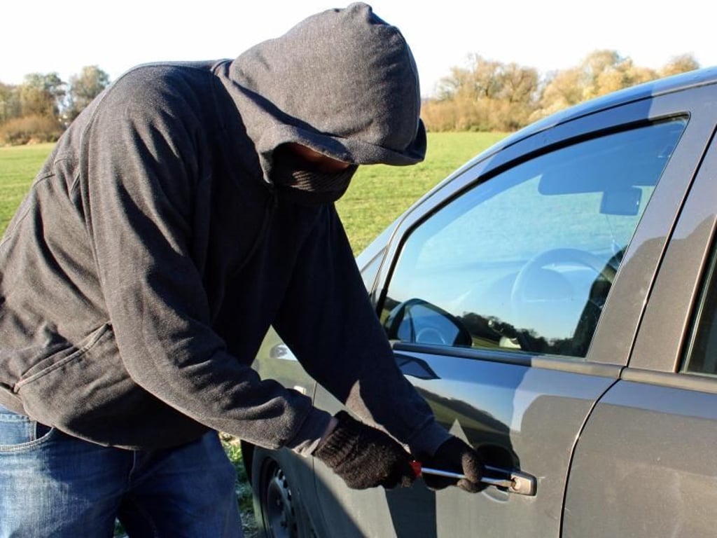 Als das Paar bemerkte, dass sich jemand am Auto zu schaffen machte, war dieser bereits verschwunden. Symbolfoto: Diana Pfister