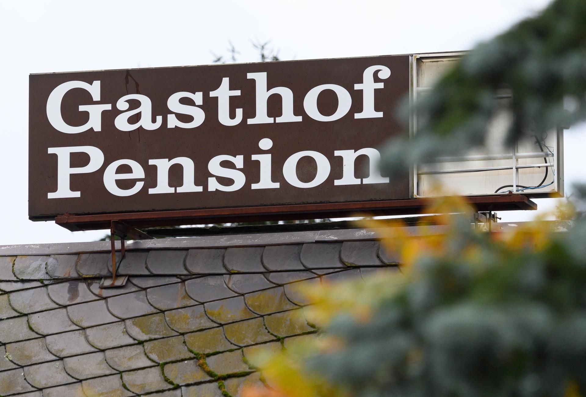 Einige Gastwirte in Sachsen-Anhalt erwägen eine Klage gegen das Beherbergungsverbot für Reisende aus Corona-Risikogebieten.