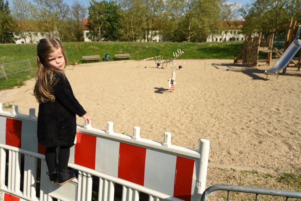 Die vierjährige Lotte aus Merseburg geht oft mit ihrer Familie im Südpark spazieren und wartet sehnsüchtig darauf, dort auf dem Spielplatz die neue Wippe auszuprobieren.
