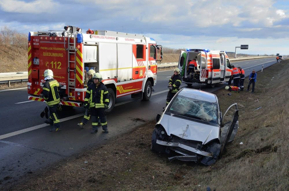 Auf der A36 ereignete sich ein Unfall. Die alarmierten Feuerwehrleute üben Kritik an einigen Autofahrern.